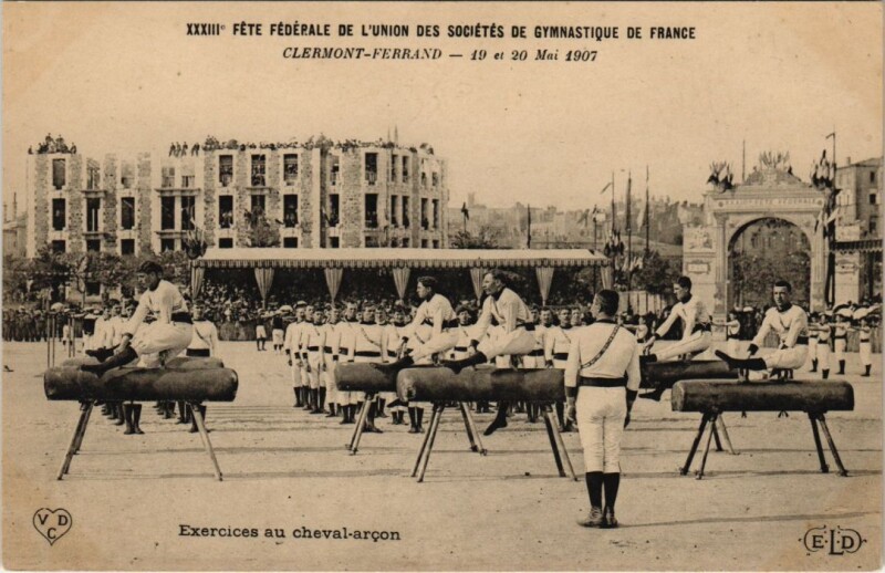 Carte postale ancienne Clermont-Ferrand - Exercices au cheval-arcon à Clermont-Ferrand