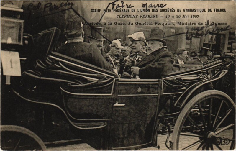 Carte postale ancienne Clermont-Ferrand - Arrivée a la Gare Ministre de la Guerre à Clermont-Ferrand