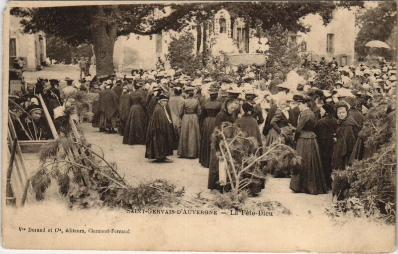 Carte postale ancienne Saint-Gervais-D'Auvergne - La Fete-Dieu à Saint-Gervais-d'Auvergne