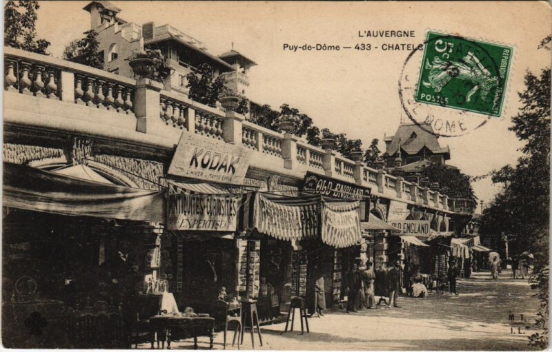 Carte postale ancienne Chatel-Guyon - Les Boutiques à Châtel-Guyon