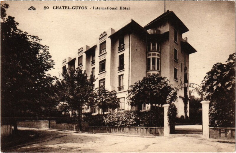 Carte postale ancienne Chatel-Guyon - International Hotel à Châtel-Guyon