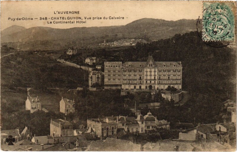 Carte postale ancienne Chatel-Guyon - Vue prise du Calvaire et le Continental Hotel à Châtel-Guyon