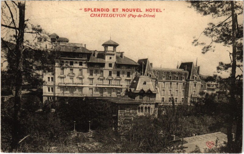 Carte postale ancienne Chatel-Guyon - Splendid et Nouvel Hotels à Châtel-Guyon