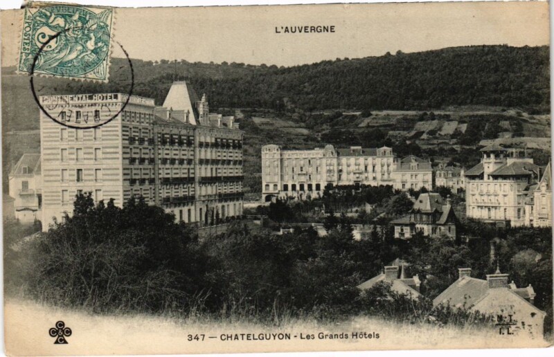 Carte postale ancienne Chatel-Guyon - Les Grands Hotels à Châtel-Guyon