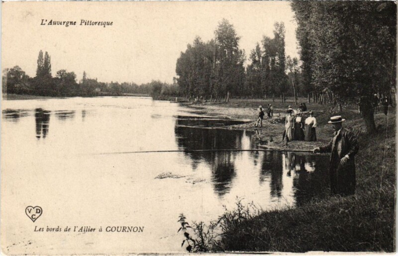 Carte postale ancienne Cournon - Les Bords de l'Allier