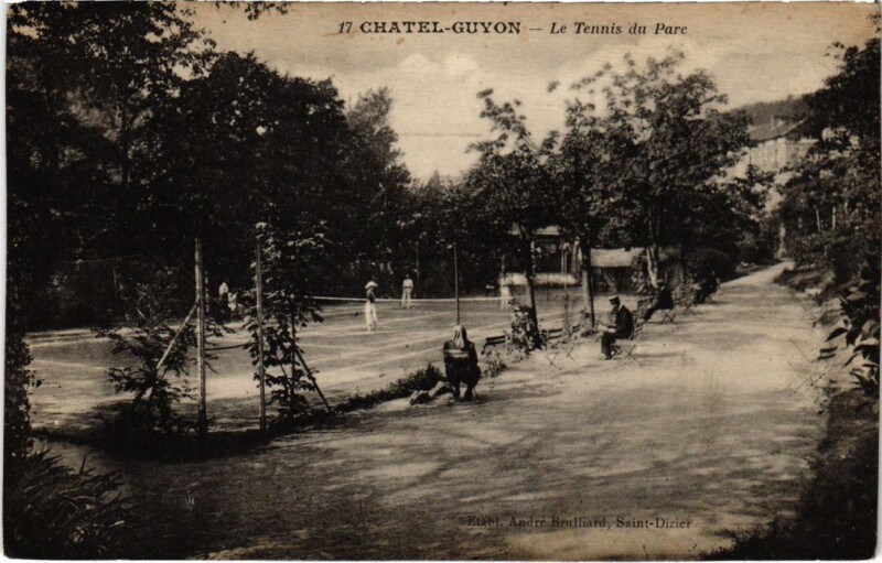 Carte postale ancienne Chatel-Guyon - Le Tennis du Parc à Châtel-Guyon