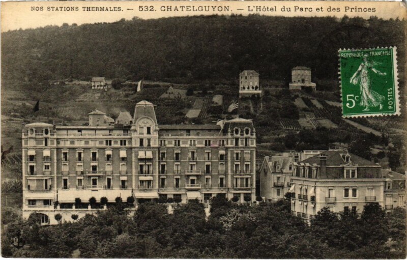 Carte postale ancienne Chatel-Guyon - l'Hotel du Parc et des Princes à Châtel-Guyon
