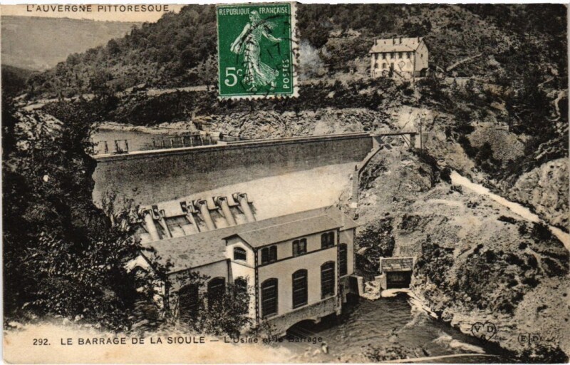 Carte postale ancienne Barrage de la Sioule - Usine et le Barrage