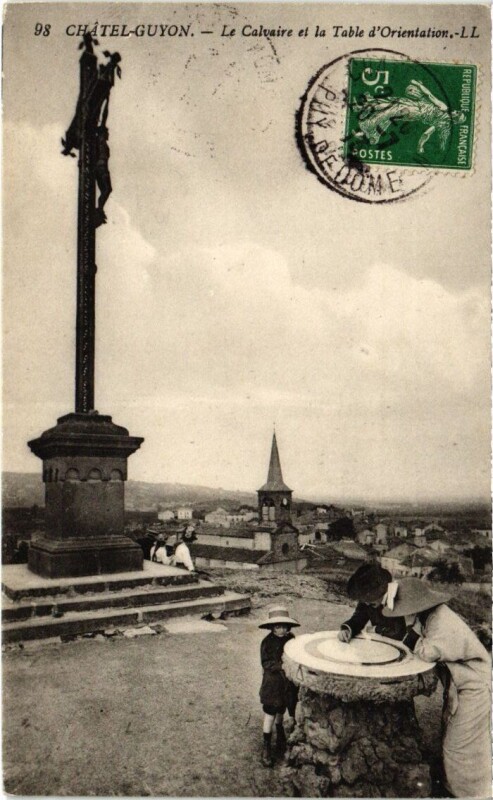 Carte postale ancienne Chatel-Guyon - Le Calvaire et la Table d'Orientation à Châtel-Guyon
