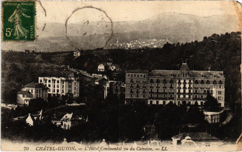 Carte postale ancienne Chatel-Guyon - l'Hotel Continental vue du Calvaire à Châtel-Guyon