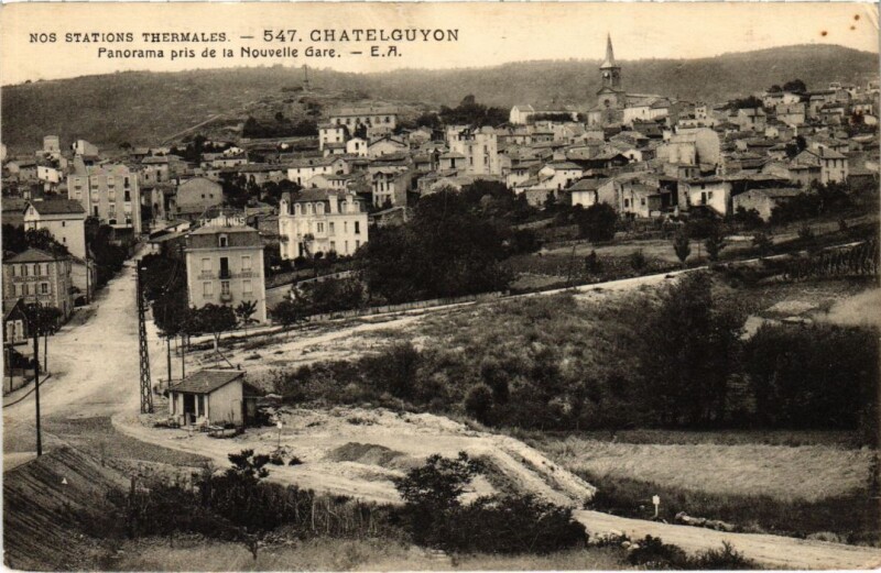 Carte postale ancienne Chatel-Guyon - Panorma pris de la Nouvelle Gare à Châtel-Guyon