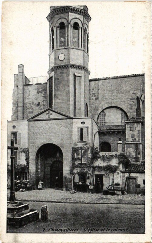 Carte postale ancienne Chamalieres - L'Eglise et le calvaire à Chamalières