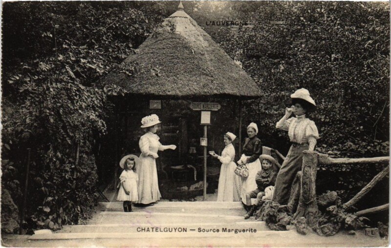 Carte postale ancienne Chatel-Guyon - Source Marguerite à Châtel-Guyon