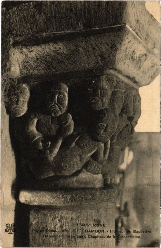 Carte postale ancienne Le Chambon - Interieur du Baptistere chapiteau