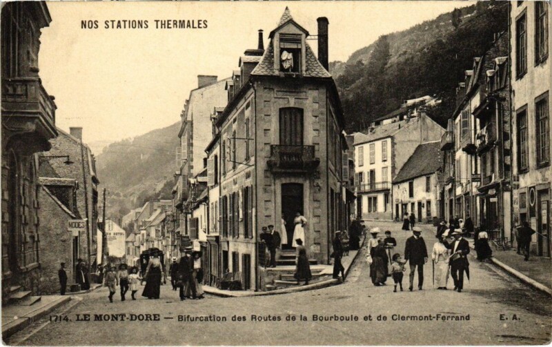 Carte postale ancienne Le Mont-Dore - Bifurcation des Routes à Mont-Dore