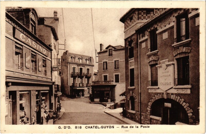 Carte postale ancienne Chatel-Guyon - Rue de la Poste à Châtel-Guyon