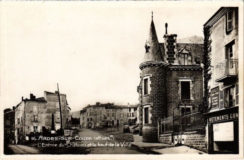 Carte postale ancienne L'Adres-sur-Couze - L'Entrée du Chateau