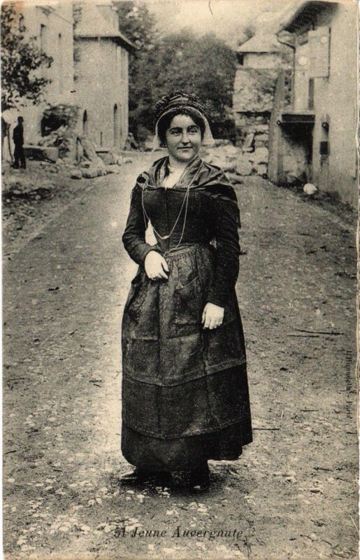 Carte postale ancienne Jeune Auvergnate