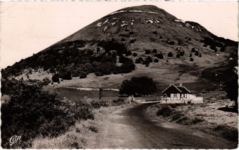 Carte postale ancienne Le Puy-de-Dome vu du Peage