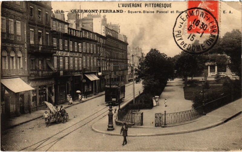 Carte postale ancienne Clermont-Ferrand - Square Blaise Pascal et Rue à Clermont-Ferrand