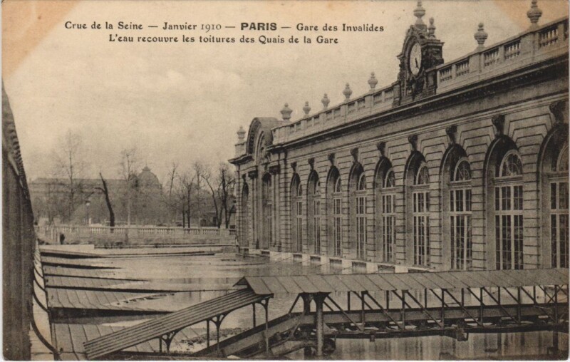 Carte postale ancienne Inondations 1910 Paris Gare des Invalides