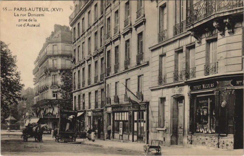 Carte postale ancienne La rue Donizetti prise de la rue d Auteuil à Paris 16e