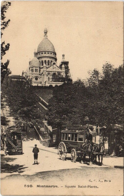 Carte postale ancienne Montmartre - Square Saint-Pierre à Paris 18e