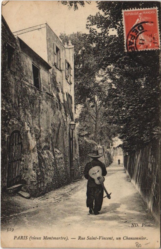 Carte postale ancienne Vieux Montmartre - La Rue Saint-Vincent - Un chansonnier à Paris 18e