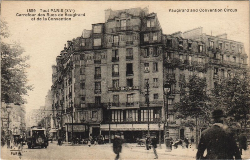 Carte postale ancienne Carrefour des Rues de Vaugirard et de la Convention à Paris 15e