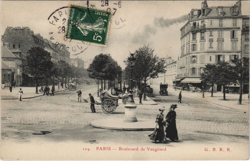 Carte postale ancienne Boulevard de Vaugirard à Paris 15e