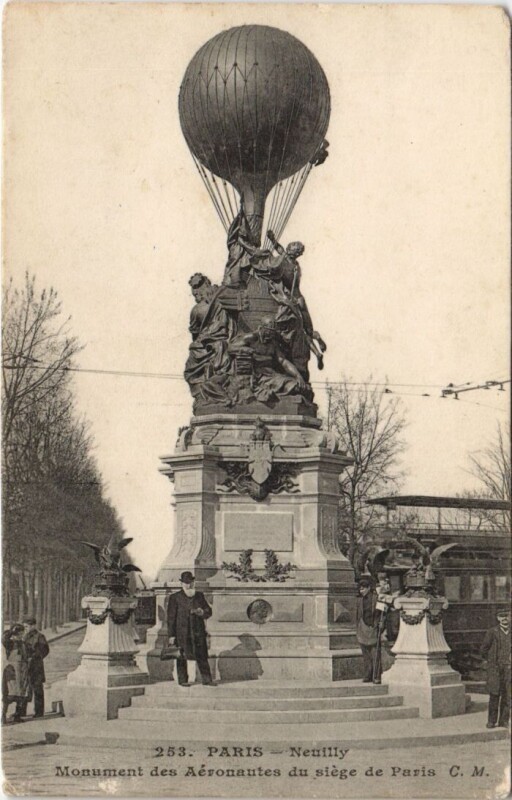 Carte postale ancienne Monument des Aéronautes du Siège de Paris à Paris 17e