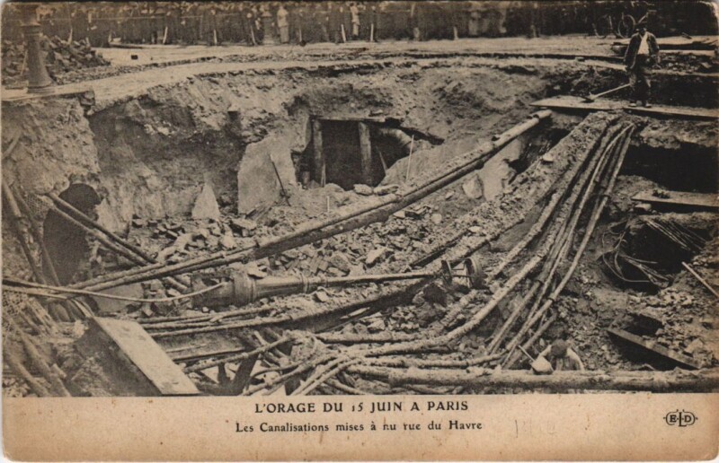 Carte postale ancienne Paris Orage du Juin 1914 Rue du Havre Les Canalisations