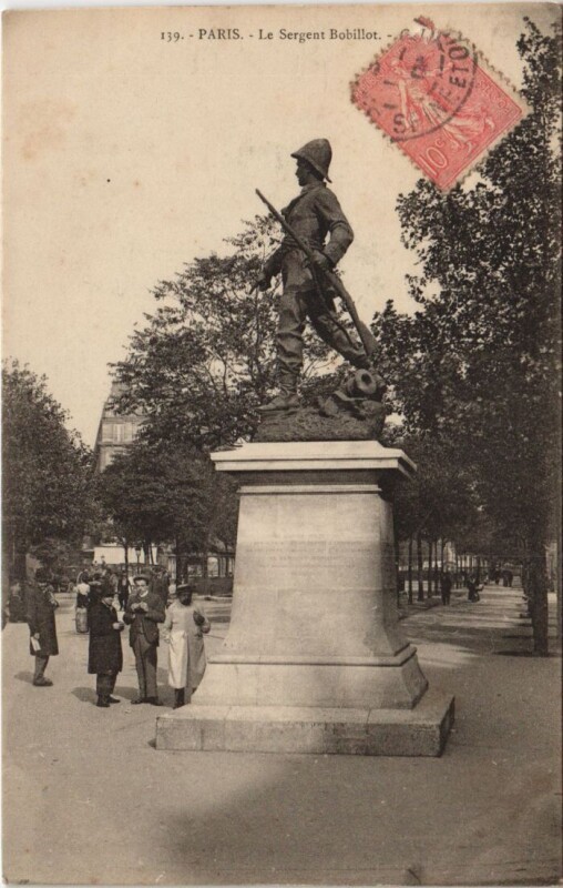 Carte postale ancienne Le Sergent Bobillot à Paris 11e