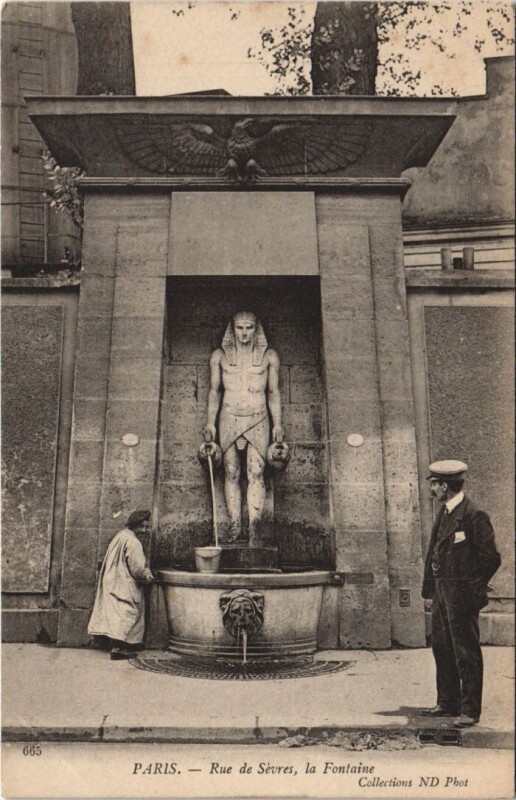 Carte postale ancienne Paris Rue de Sevres La Fontaine