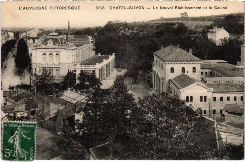 Carte postale ancienne Chatel-Guyon - Le Nouvel Etabl. et le Casino à Châtel-Guyon
