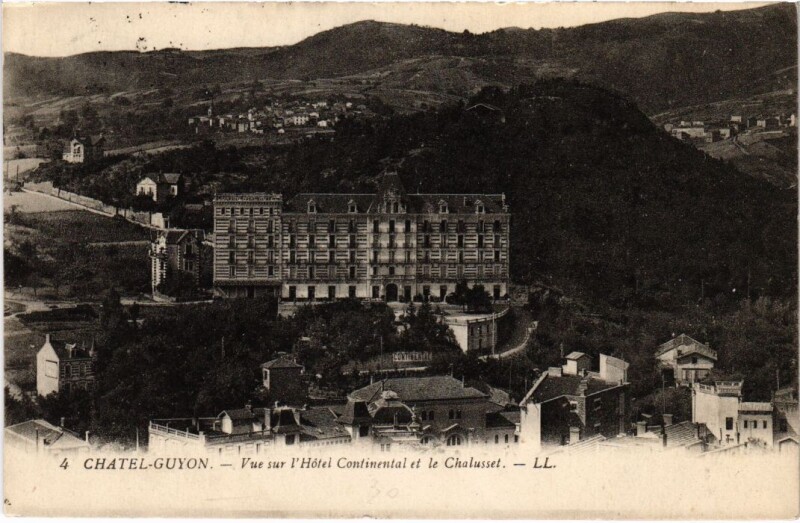 Carte postale ancienne Chatel-Guyon - Vue sur l'Hotel Continental et le Chalusset à Châtel-Guyon