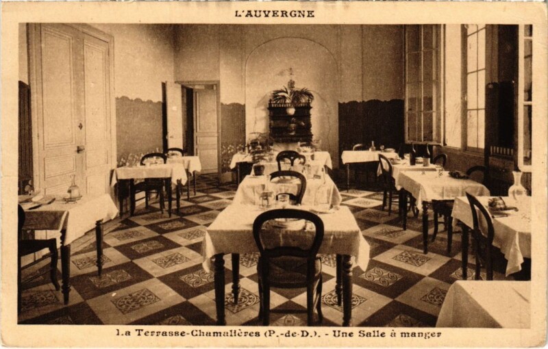 Carte postale ancienne La Terasse-Chamalieres - Une Salle a manger