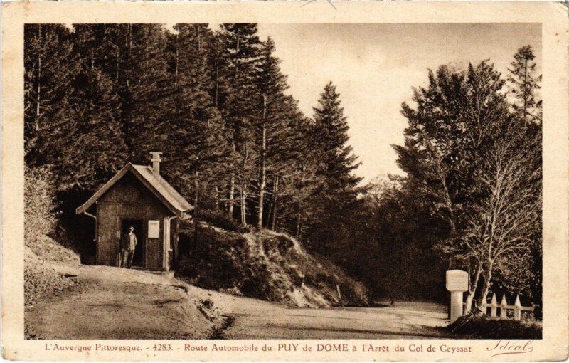 Carte postale ancienne Route Automobile du Puy-de-Dome - L'Arret du Col de Ceyssat à Ceyssat