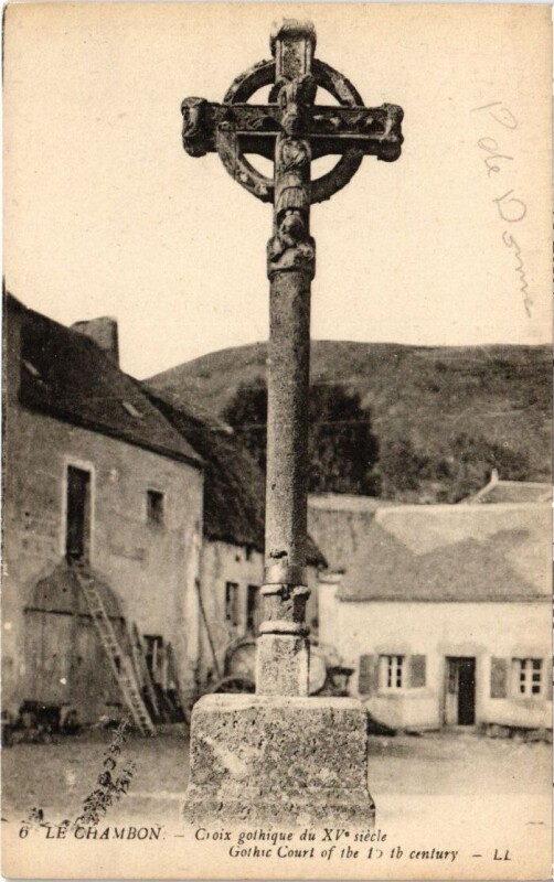 Carte postale ancienne Le Chambon - Croix Gothique du Xve siecle