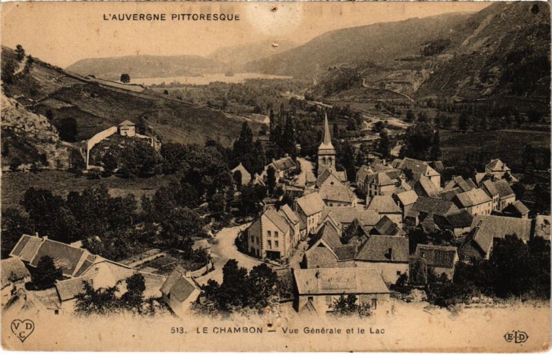 Carte postale ancienne Le Chambon - Vue générale et le Lac