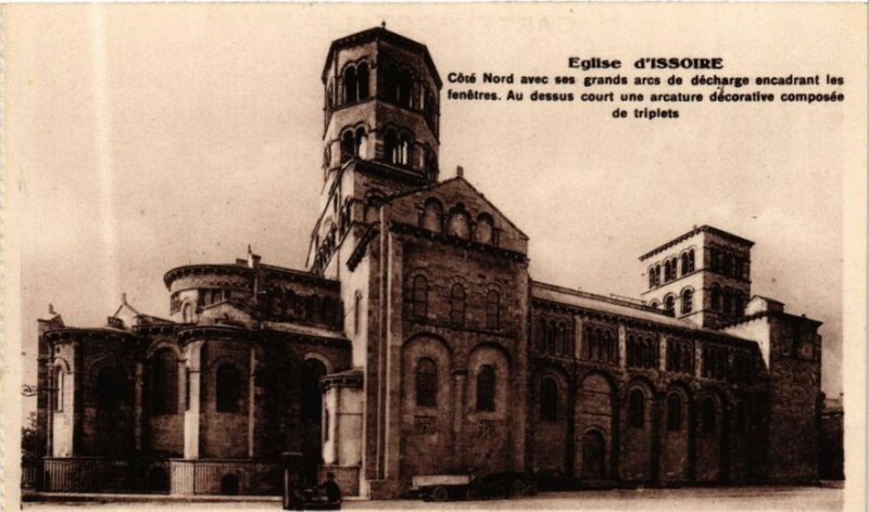 Carte postale ancienne Eglise d'Issoire - Cote Nord avec ses grands arcs de decharge... à Issoire
