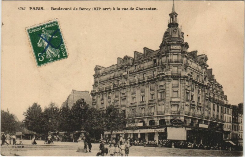 Carte postale ancienne Paris 12e Bd de Bercy Rue de Charenton à Paris 12e