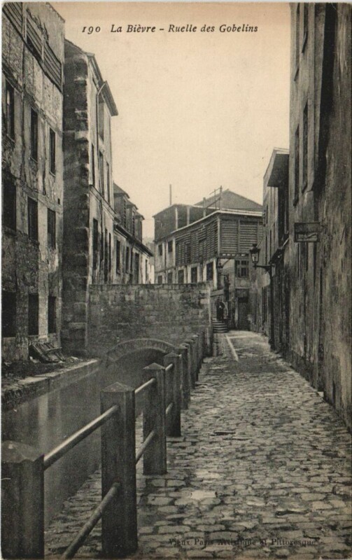 Carte postale ancienne La Bièvre - Ruelle des Gobelins à Paris 13e