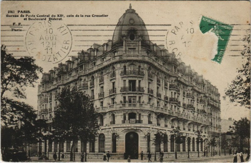 Carte postale ancienne Paris 12e Rue Crozatier Bureau de Poste Central à Paris 12e
