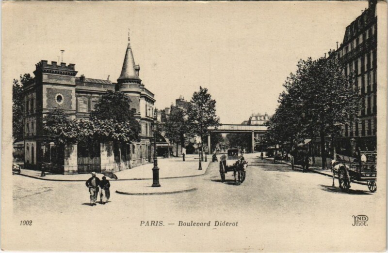 Carte postale ancienne Paris 12e Boulevard Diderot à Paris 12e