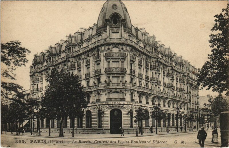 Carte postale ancienne Paris 12e Bd Diderot Bureau de Poste Central à Paris 12e