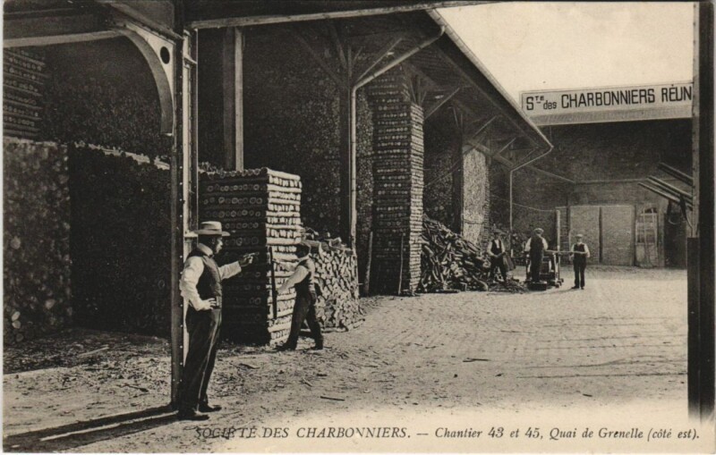 Carte postale ancienne Société des Charbonniers - Chantier - Quai de Grenelle (côté est) à Paris 15e