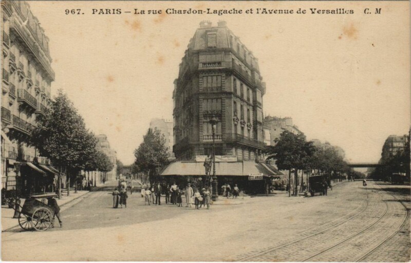 Carte postale ancienne La rue Chardon-Lagache et l'Avenue de Versailles à Paris 16e
