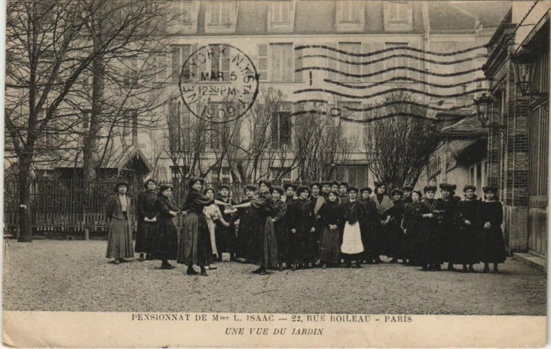 Carte postale ancienne Pensionnat de Madame L. Isaac - Rue Boileau - Une vue du jardin à Paris 16e