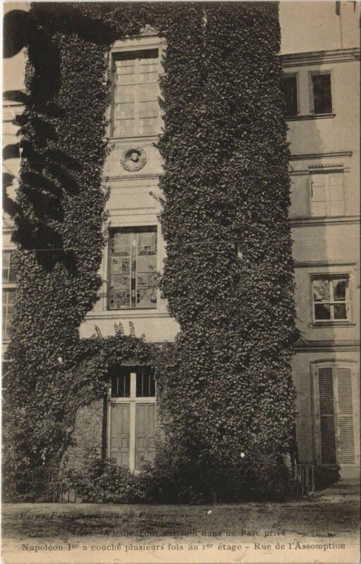 Carte postale ancienne Vieille tour existant dans un parc privé - Rue de l'Assomption à Paris 16e